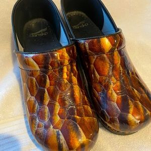 Dansko clogs, nursing shoes